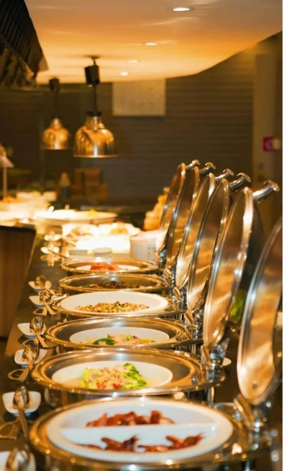 【深圳萬德諾富特酒店】炙烤生蠔不限量自助午餐，週五&週六&週日及節假日使用自助午餐加收¥10/位（餐廳前台補差）