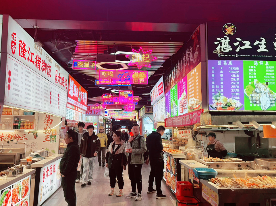 重慶得意世界5大必玩亮點!港人打卡必去嘅魔幻商場🏙️ - Image 5