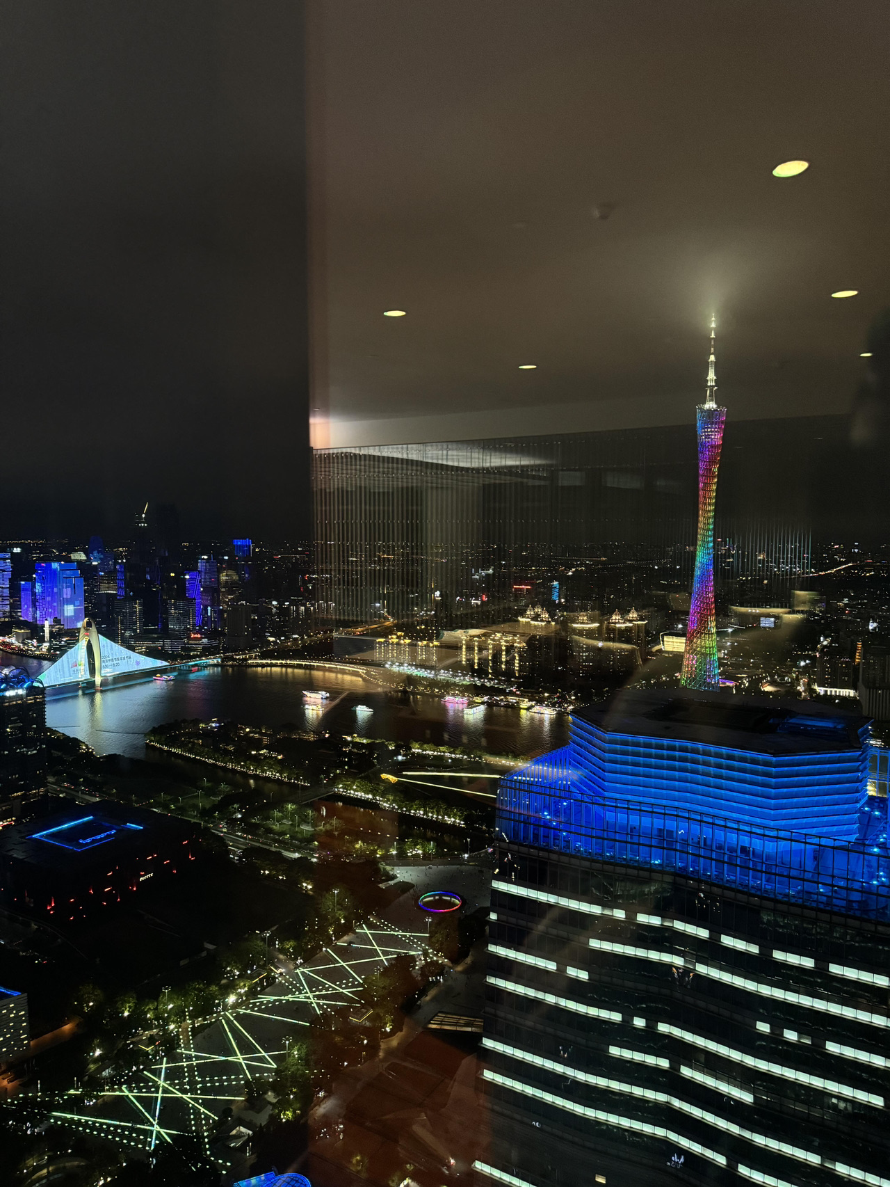 廣州柏悅泳池|把廣州塔泡進蒂芙尼藍裡🏊♀️ - Image 6