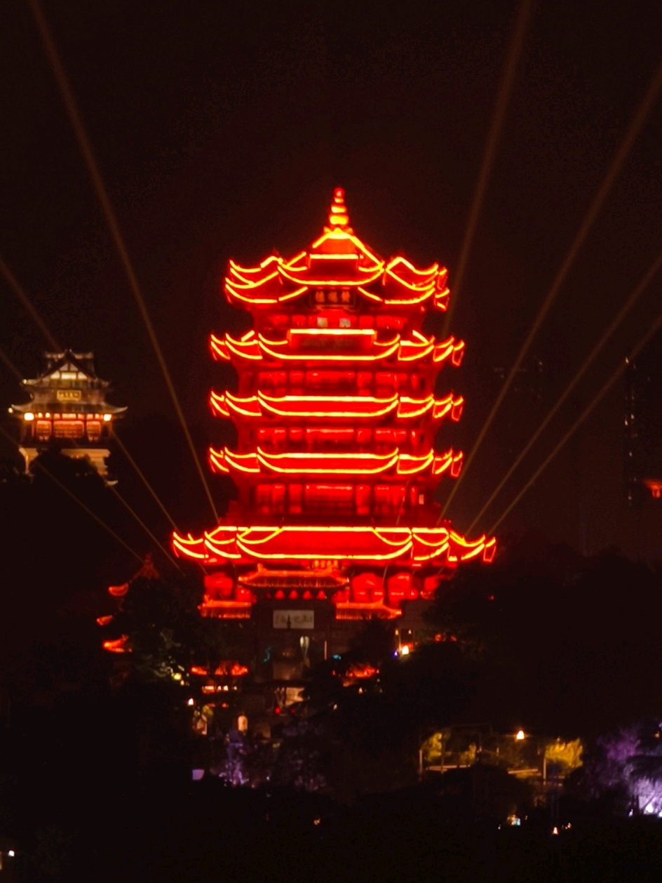 武漢漢江夜景必睇!長江大橋+黃鶴樓燈光show超震撼