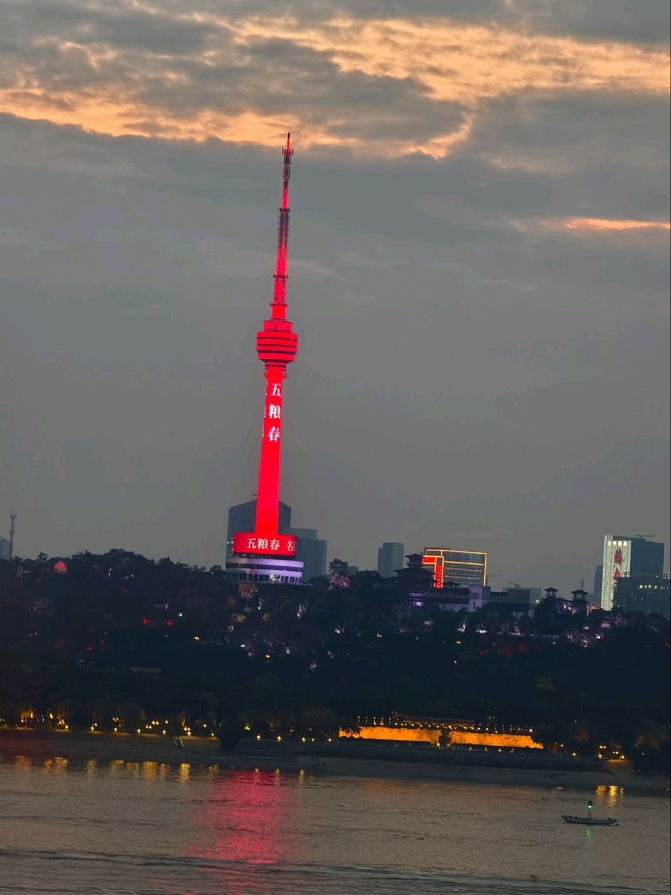 武漢漢江夜景必睇!長江大橋+黃鶴樓燈光show超震撼 - Image 6