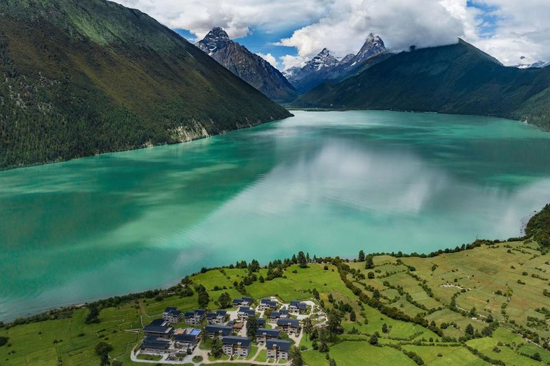 松贊巴松措林卡酒店