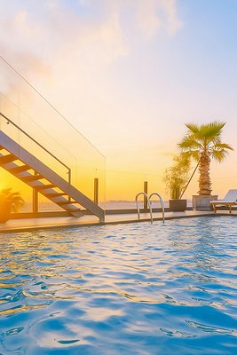 MAY DE VILLE Crown Hotel