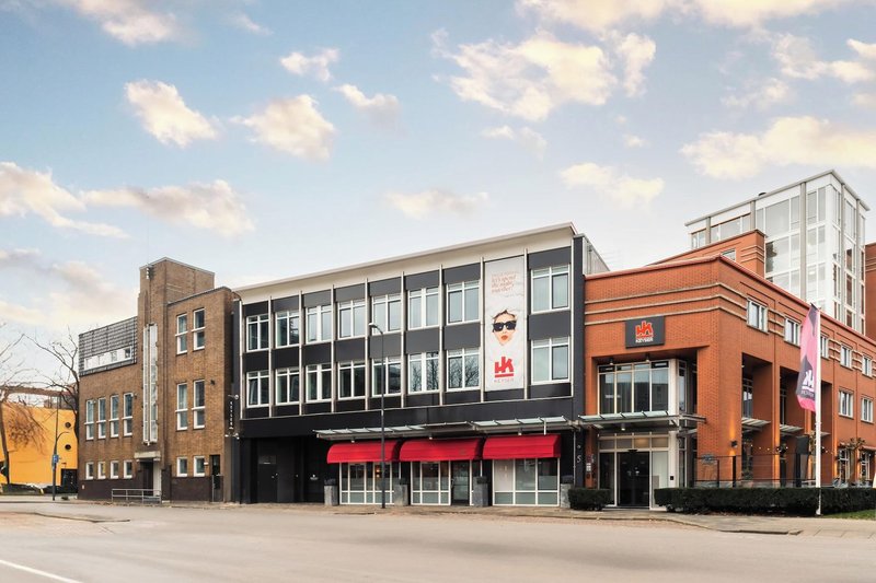 凱澤佈雷達中心金色鬱金香酒店