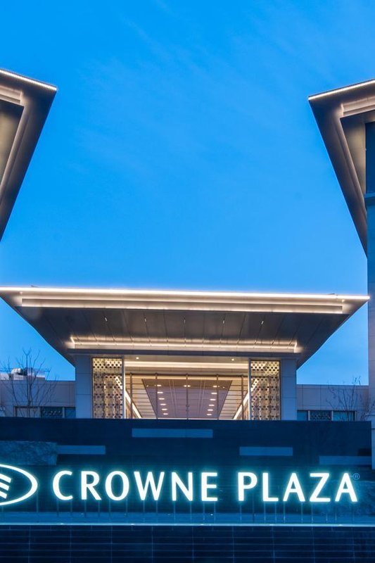 遵化金融街古泉皇冠假日酒店