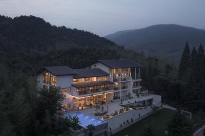 仁裏·心泊莫幹温泉度假酒店