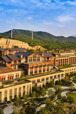 青島石燦酒店·希爾頓格芮精選