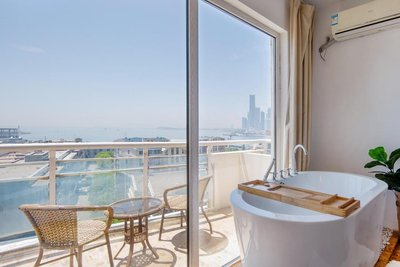 Floral Hotel·Qiyue Hotel (Qingdao Olympic Sailing Center May 4th Plaza store)