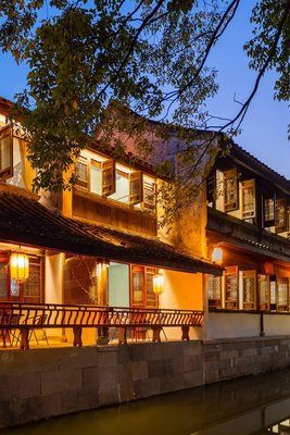 花築·鑒水閣·越韻千年·閑庭雅聚美宿(鑒湖柯巖風景區店)