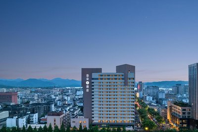杭州西湖湖濱解放路亞朵S酒店
