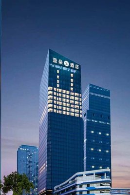 武漢武昌江灘亞朵S酒店