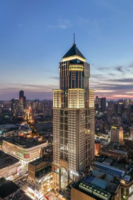 武漢江漢路步行街高空江景亞朵酒店