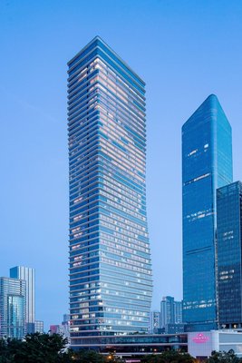 深圳南山深鐵皇冠假日酒店