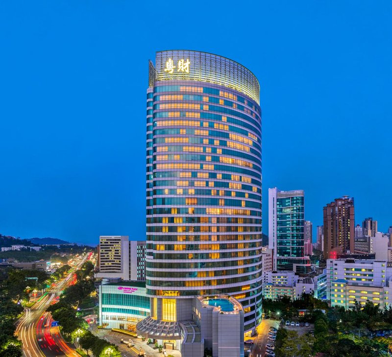 珠海粵財皇冠假日酒店(情侶路海濱泳場店)