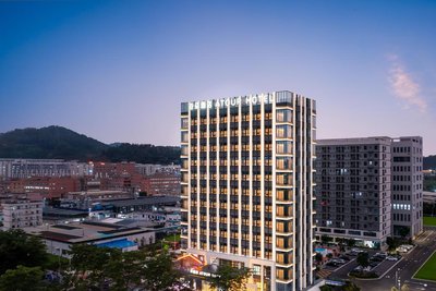 東莞黃江星光路亞朵酒店