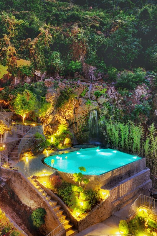 Yangshuo Mountain and City Resort (Eternal Love)