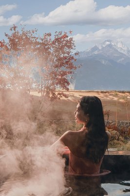 美林東方·天然原礦|雪山温泉·森林湯院·玉龍雪山野奢温泉度假酒店