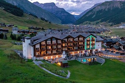 拉克薩林温泉山區度假酒店