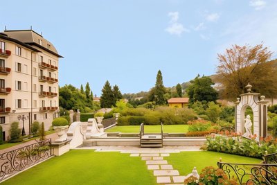 蕾佳娜皇宮酒店