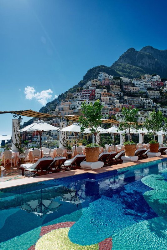 勒西雷納斯酒店