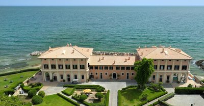 拉波斯塔維奇亞酒店