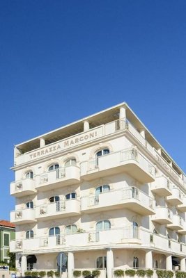 特拉扎瑪可尼斯巴瑪尼酒店