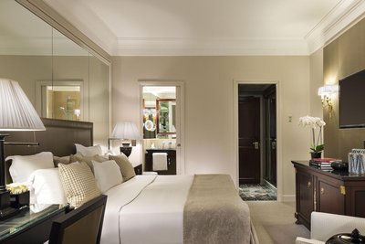 巴黎弗蘭索瓦一世酒店(近香榭麗舍大街)