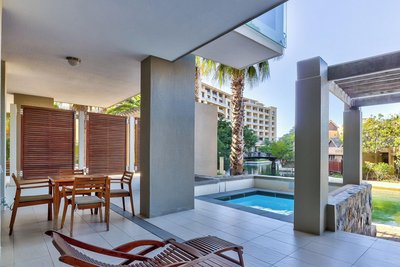 拉威爾豪華公寓酒店