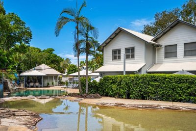 努薩入口海濱度假酒店