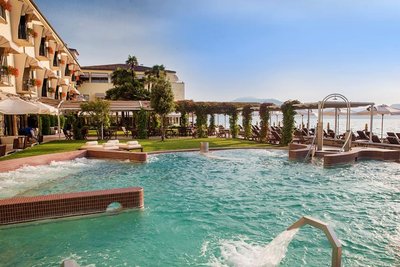 西爾米奧內温泉大酒店