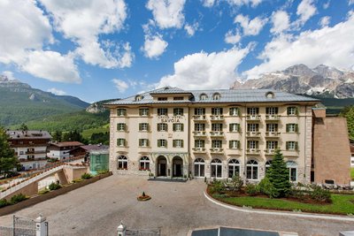 科爾蒂納丹佩佐薩沃亞大酒店-麗笙精選酒店