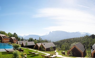 裏登阿德勒旅館