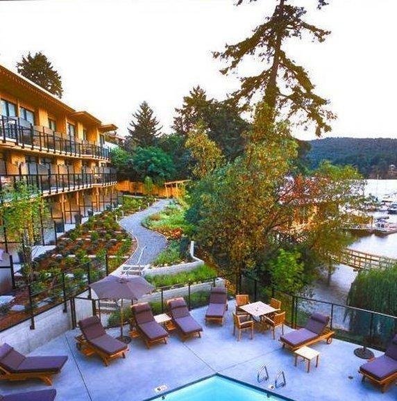 Brentwood Bay Resort & Spa