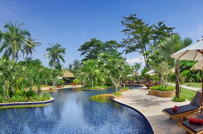 麗貝島日出海灘馬裏度假村