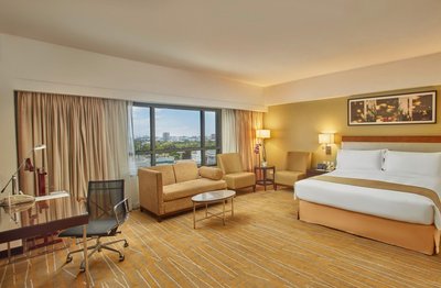 馬卡蒂套房假日酒店