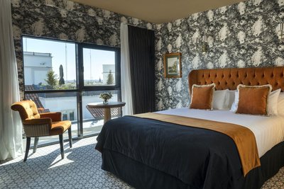 The First精品酒店