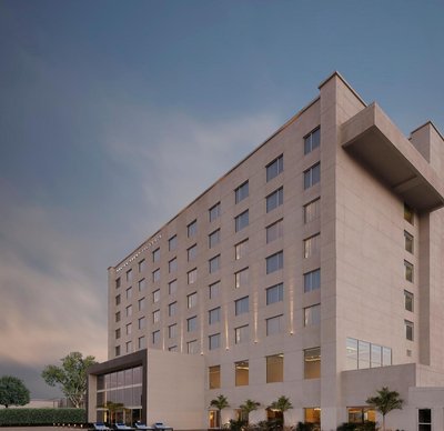 欽奈斯里佩魯姆布杜爾美居酒店