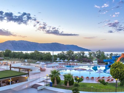 吉亞基水上公園度假村