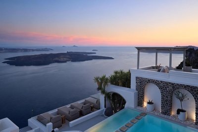 聖託里尼標誌性精品洞穴酒店