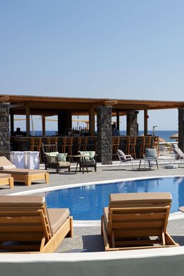 海風聖託里尼海灘度假村,希爾頓格芮精選