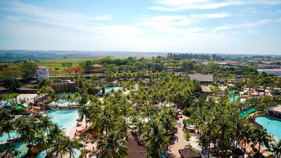 火熱海灘度假村