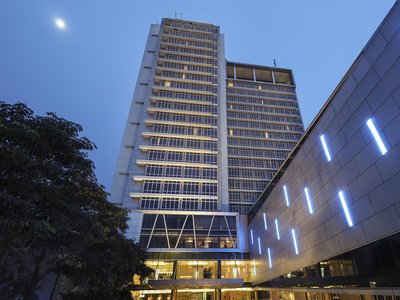 美爵索羅巴魯酒店