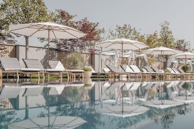 尼爾斯湖畔 - 限成人