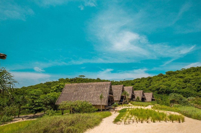 捷瓦貝羅亞馬海灘營地酒店