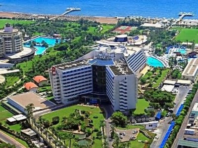 泰坦尼克豪華酒店拉拉