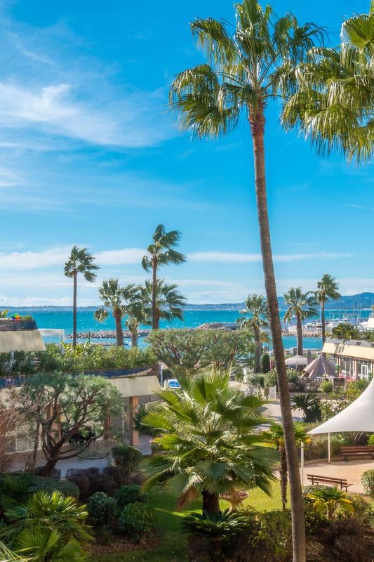 尼斯聖羅蘭度瓦假日酒店