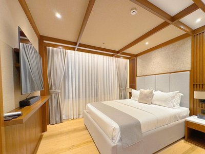 Downtown District Hotel