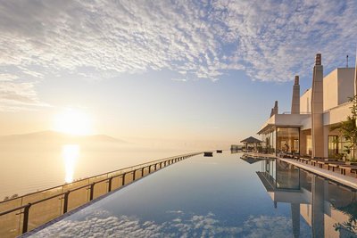 三日月峴港日式水療度假村