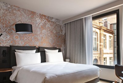 居住之地-萊昂諾酒店