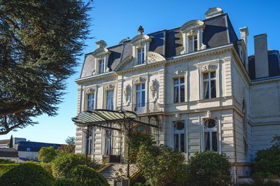 洛爾河的康特斯夫人城堡及温泉